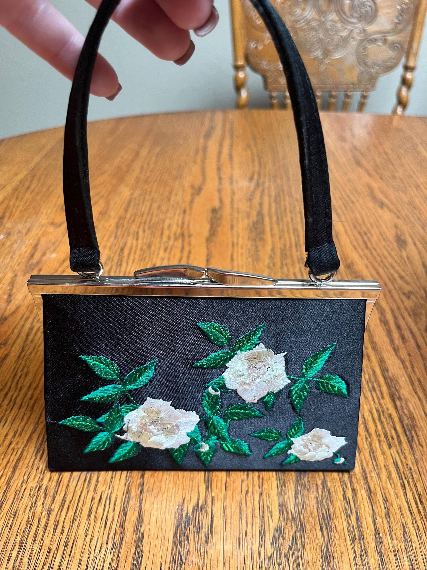 Embroidered Evening Bag Handmade Elegant Clutch for Weddings Parties & Special Occasions Stylish Formal Handbag