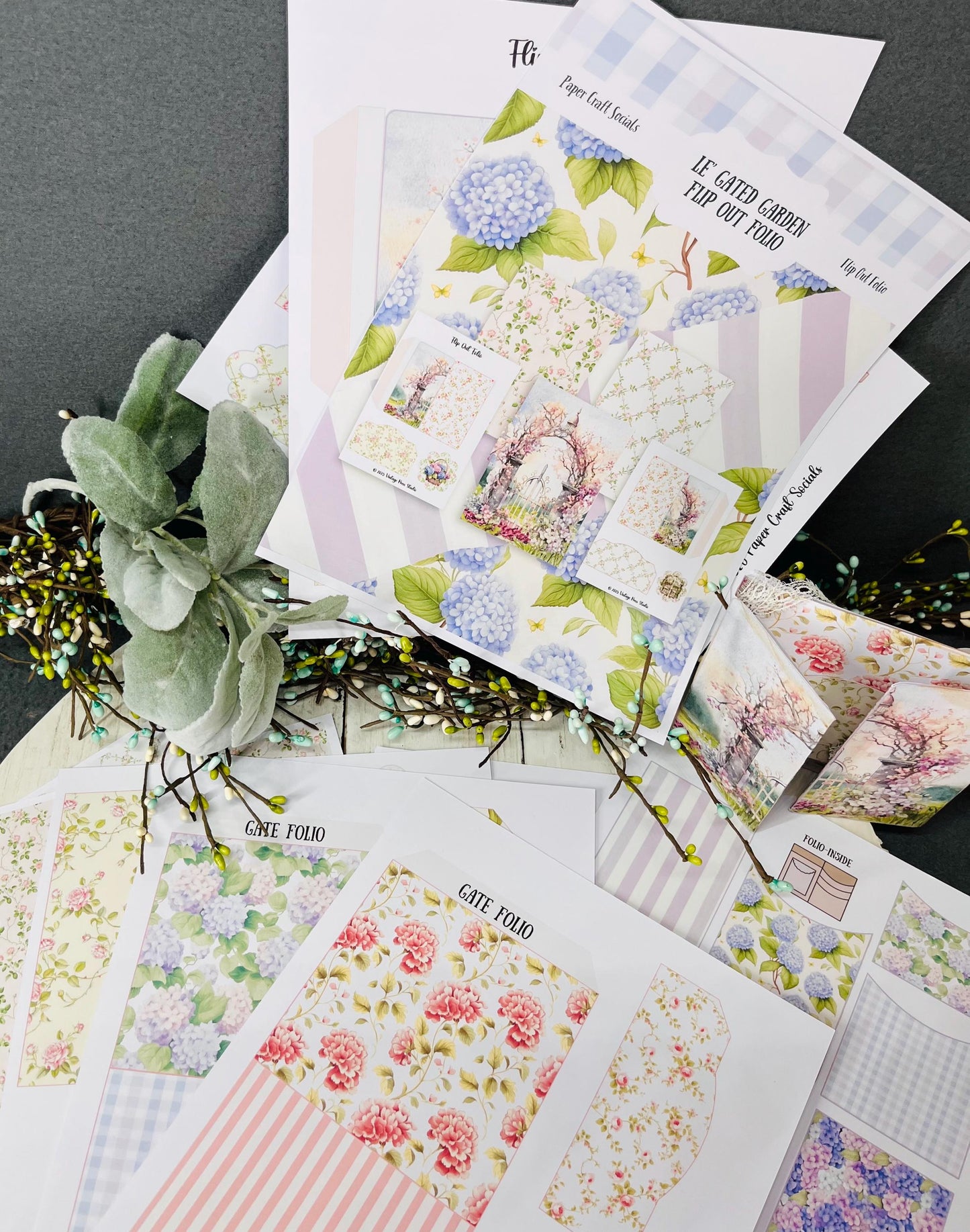 Le Gate Garden Paper Craft Card Kit – Flip Out Folio Scrapbook Album for DIY Paper Projects & Gifts