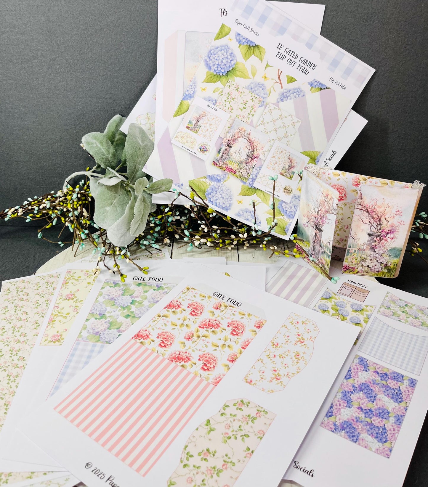 Le Gate Garden Paper Craft Card Kit – Flip Out Folio Scrapbook Album for DIY Paper Projects & Gifts