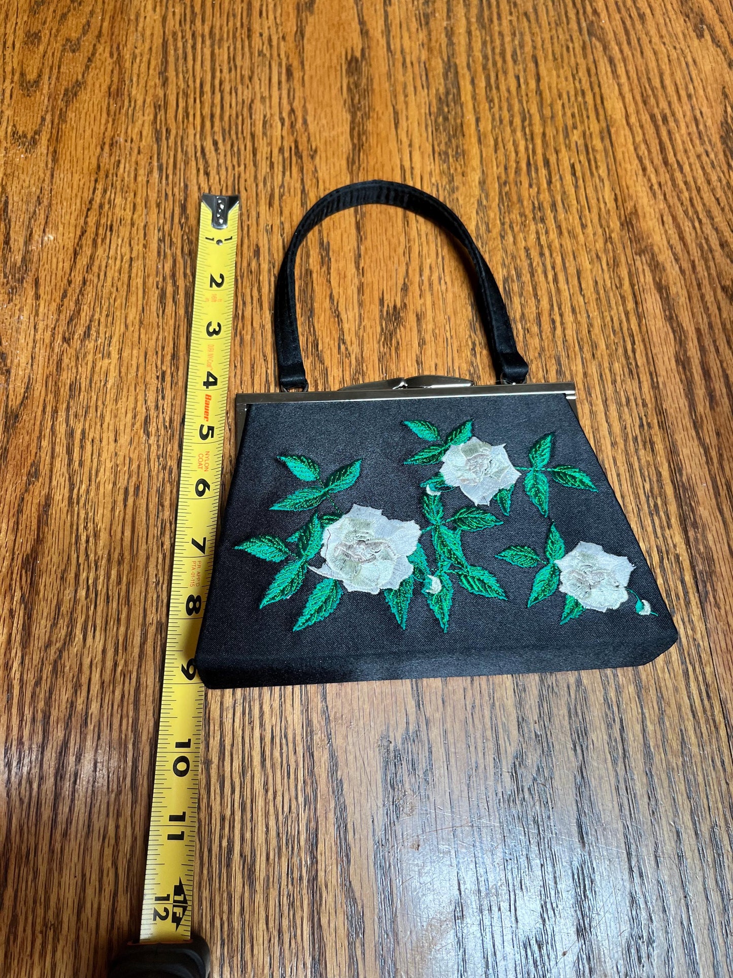 Embroidered Evening Bag Handmade Elegant Clutch for Weddings Parties & Special Occasions Stylish Formal Handbag