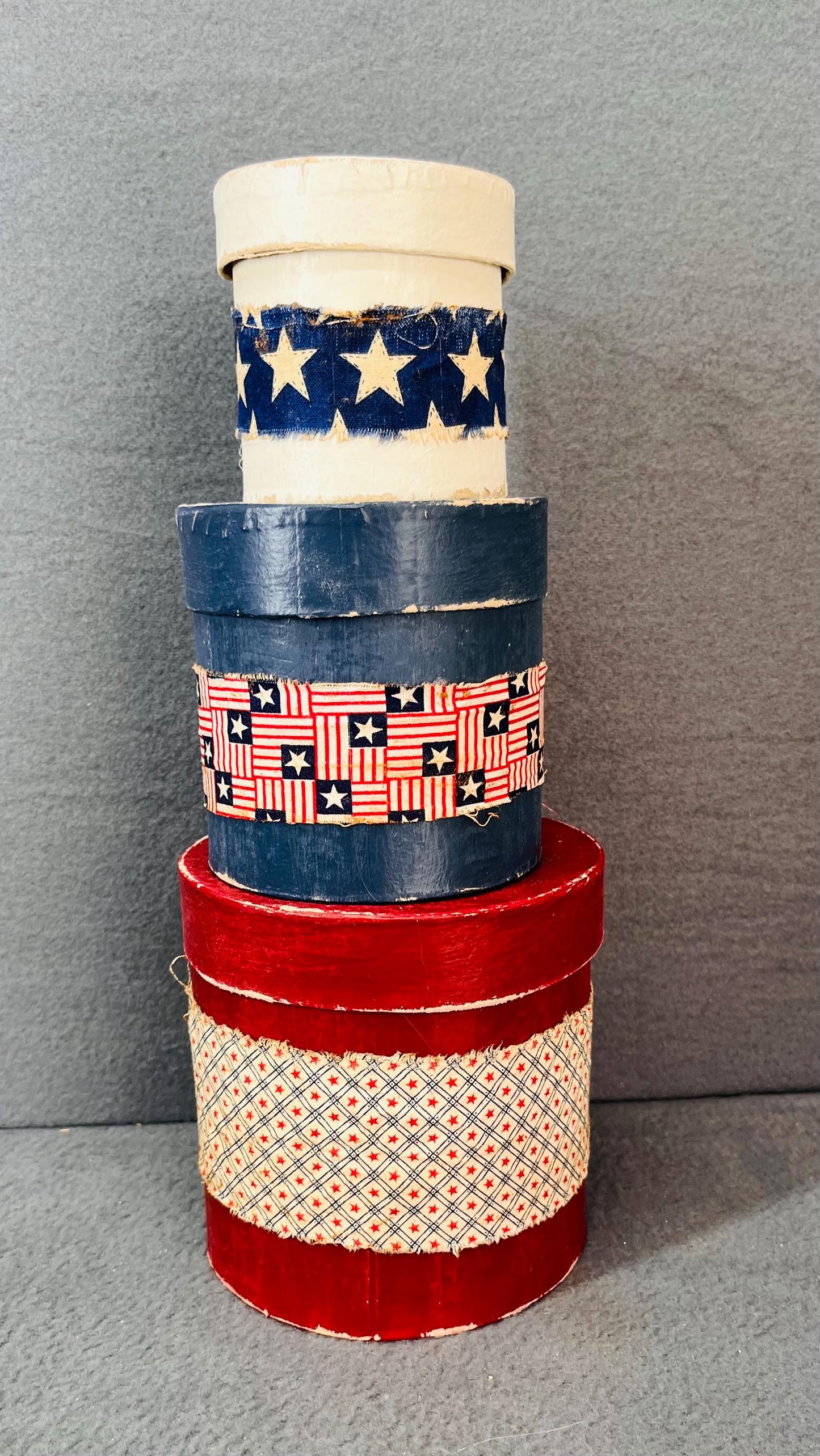 Primitive Patriotic  hand painted  Nesting Boxes Set of 3 Rustic Round Farmhouse Storage & Country Home Decor