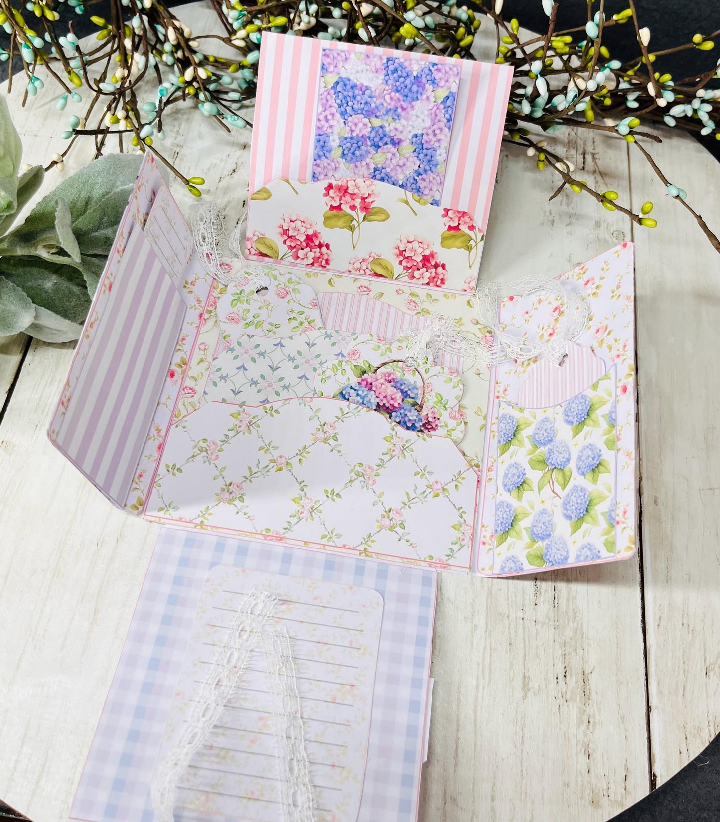 Le Gate Garden Paper Craft Card Kit – Flip Out Folio Scrapbook Album for DIY Paper Projects & Gifts