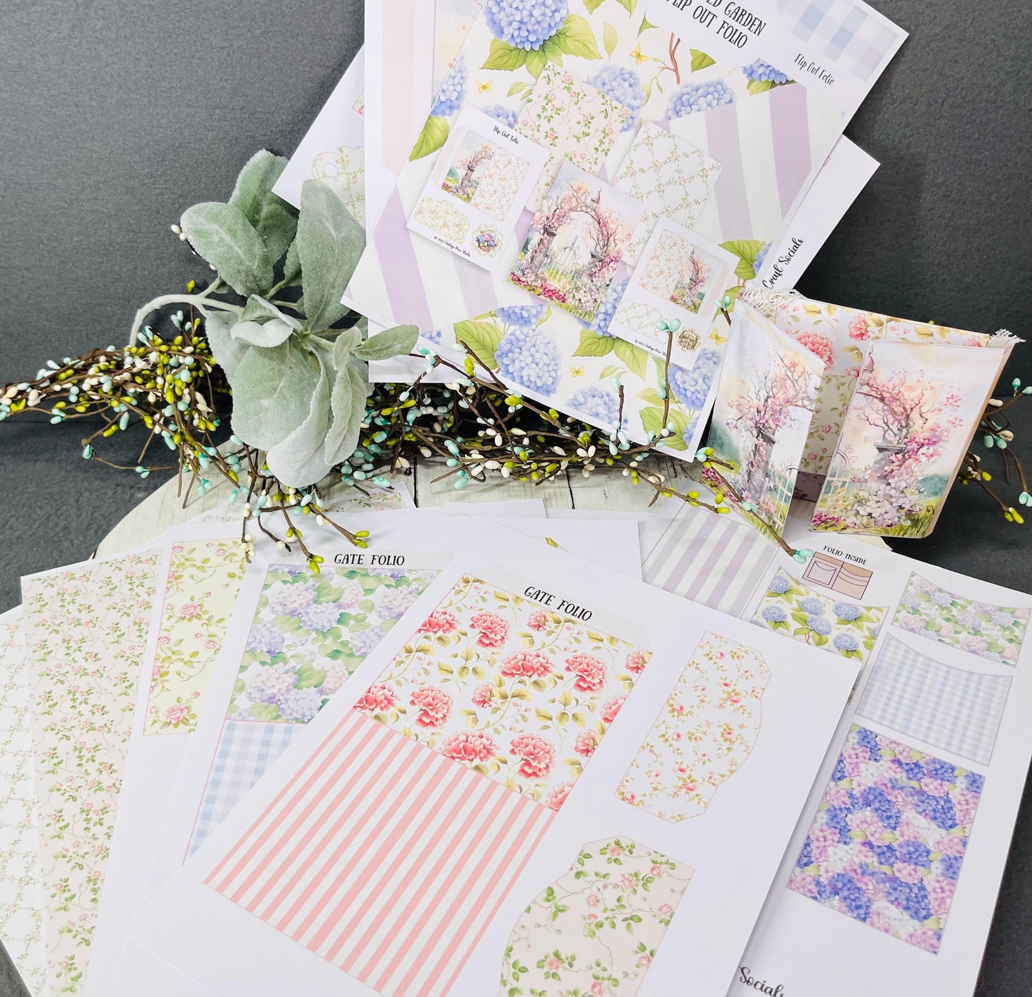 Le Gate Garden Paper Craft Card Kit – Flip Out Folio Scrapbook Album for DIY Paper Projects & Gifts