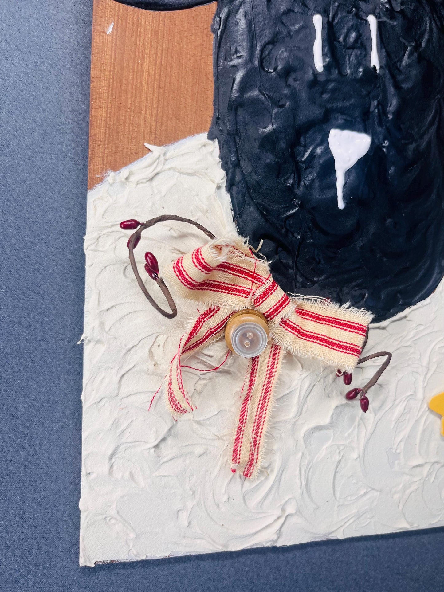 Primitive Sheep Wall Hanging | Country Decor, Rustic Home Accent, Farmhouse Wall Art, Handmade Textile Art, Unique Gift Idea